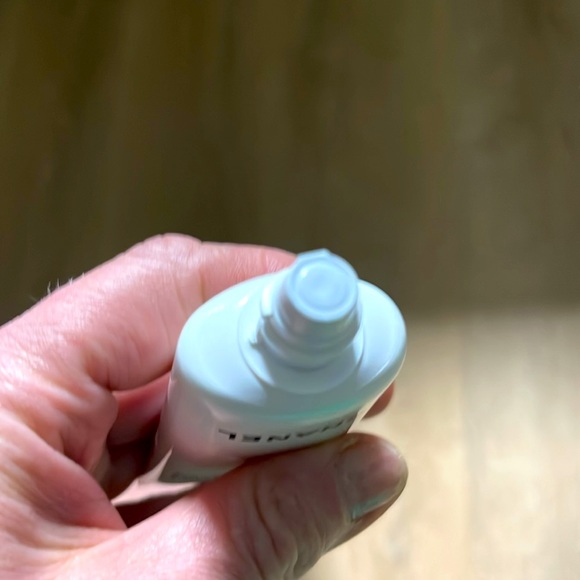 CHANEL LA BASE ILLUMINATRICE Glowing Makeup Primer Moisturizing Plumping… - Picture 3 of 4